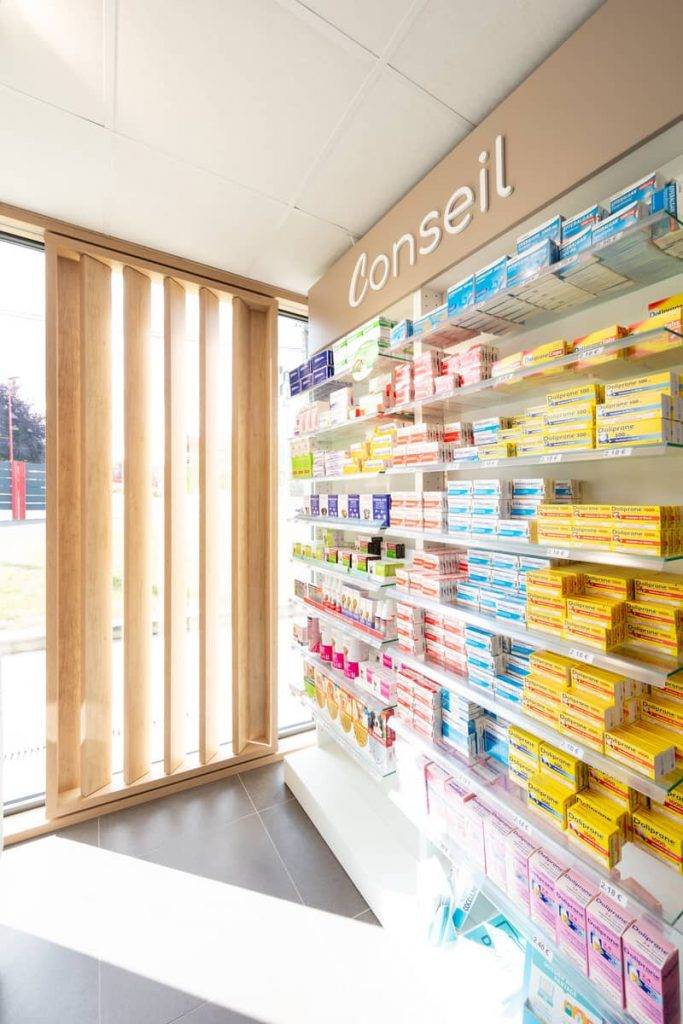 design-pharmacie-moderne-et-lumineuse