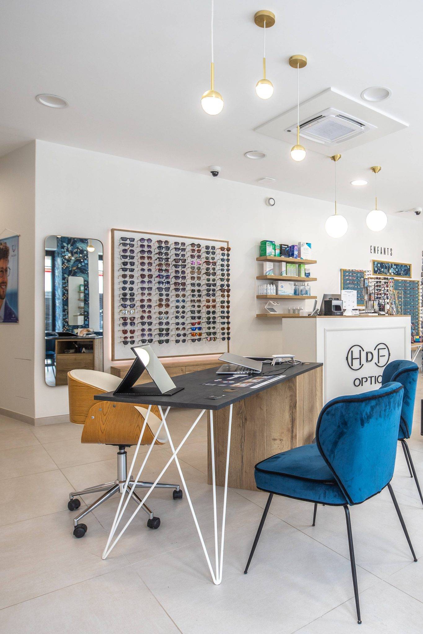 point de vente accueil miroir signaletique